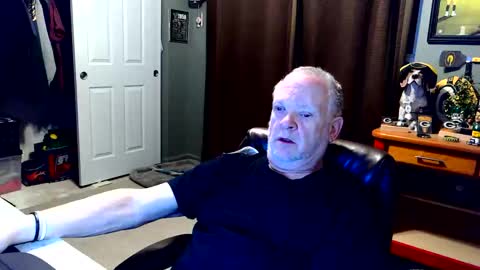 Papa online show from 11-24-25, 03:39