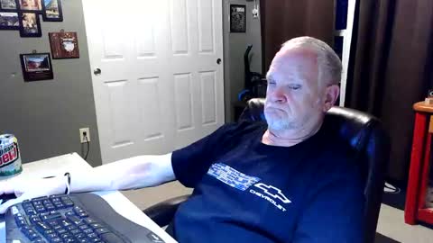 Papa online show from 04-27-26, 01:03