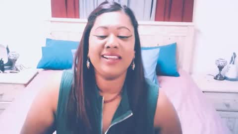 Snapshot of indianlust69 chatting on 09-27-25, 09:53 Amy online show from 09-27-25, 09:53