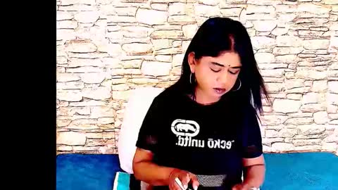 Mika online show from 11-11-25, 06:41