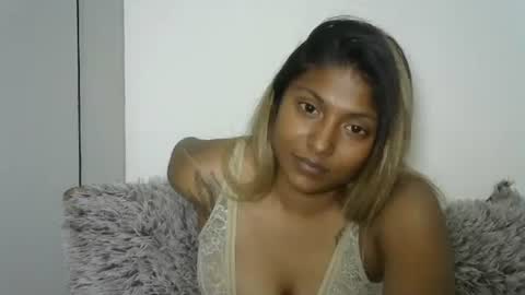 indianqtpie6 online show from 10-14-25, 06:52