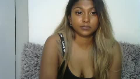 indianqtpie6 online show from 11-10-25, 06:40