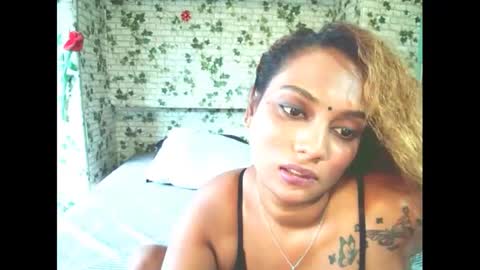 Snapshot of indiansecretlove20 chatting on 02-25-25, 08:36 goddess online show from 02-25-25, 08:36