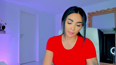 Snapshot of indiansweety chatting on 09-30-25, 01:05 Hellen online show from 09-30-25, 01:05