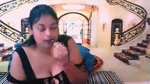 Snapshot of indianyummy chatting on 02-21-25, 08:38 Kajol online show from 02-21-25, 08:38