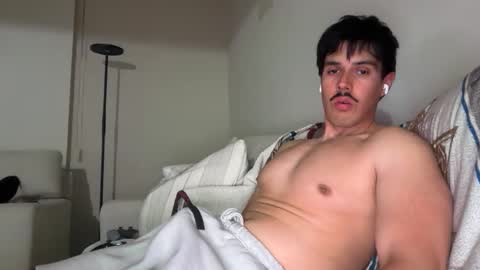 Snapshot of infamouslucas chatting on 06-08-26, 05:19 Lucas online show from 06-08-26, 05:19