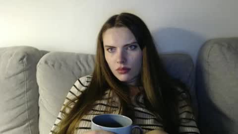 Snapshot of infinitiq45 chatting on 01-23-25, 09:18 Sweet girl online show from 01-23-25, 09:18