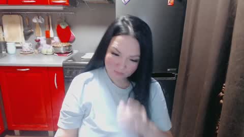 Snapshot of infinity_loveliness chatting on 12-15-24, 06:51 Infinity online show from 12-15-24, 06:51