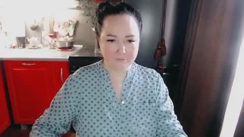 Snapshot of infinity_loveliness chatting on 03-10-25, 05:33 Infinity online show from 03-10-25, 05:33