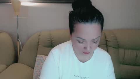 Snapshot of infinity_loveliness chatting on 10-18-25, 07:20 Infinity online show from 10-18-25, 07:20