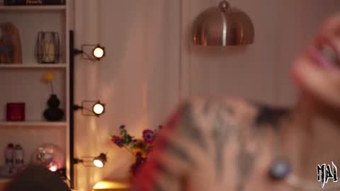 Snapshot of informal_ chatting on 11-23-25, 10:31 MAL --- online show from 11-23-25, 10:31