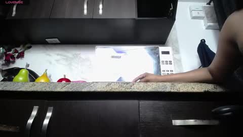 Snapshot of iniyalaboni chatting on 10-25-25, 08:14 Iniya online show from 10-25-25, 08:14