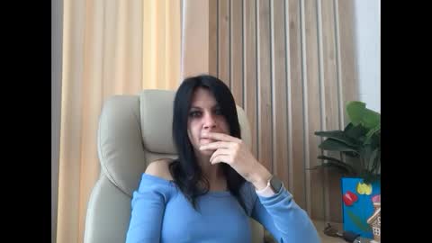 Snapshot of injaathome chatting on 05-14-26, 05:36 InjaAtHome online show from 05-14-26, 05:36