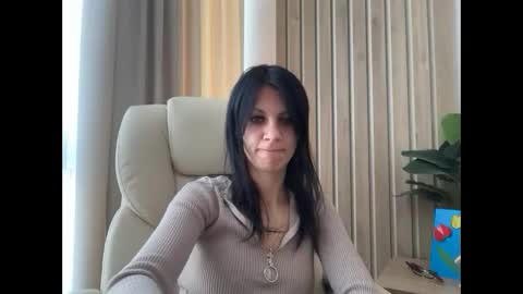 Snapshot of injaathome chatting on 05-28-26, 06:00 InjaAtHome online show from 05-28-26, 06:00