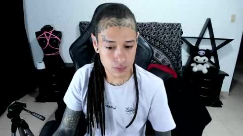 Snapshot of ink_u_buzz chatting on 01-02-25, 02:54 Dani online show from 01-02-25, 02:54