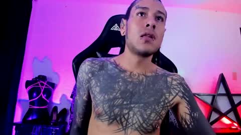 Snapshot of ink_u_buzz chatting on 01-08-25, 11:19 Dani online show from 01-08-25, 11:19