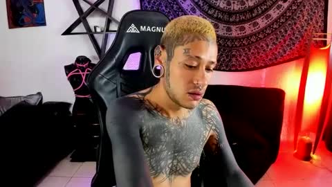 Snapshot of ink_u_buzz chatting on 09-28-25, 09:20 Dani online show from 09-28-25, 09:20