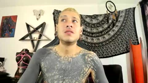 Snapshot of ink_u_buzz chatting on 10-13-25, 02:28 Dani online show from 10-13-25, 02:28