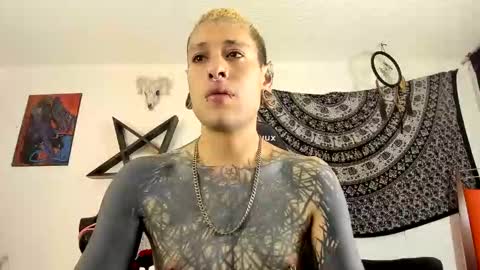 Snapshot of ink_u_buzz chatting on 10-18-25, 02:40 Dani online show from 10-18-25, 02:40