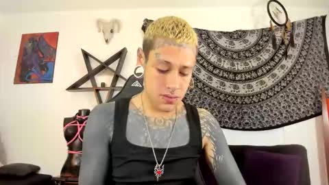 Snapshot of ink_u_buzz chatting on 10-19-25, 02:50 Dani online show from 10-19-25, 02:50