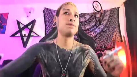 Snapshot of ink_u_buzz chatting on 10-28-25, 06:50 Dani online show from 10-28-25, 06:50