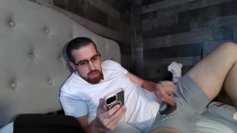 Snapshot of inmybackyard chatting on 11-14-25, 06:06 InMyBackyard online show from 11-14-25, 06:06