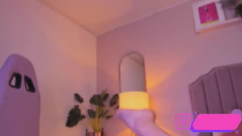 Snapshot of innana_babe chatting on 02-24-25, 07:33 Innana online show from 02-24-25, 07:33