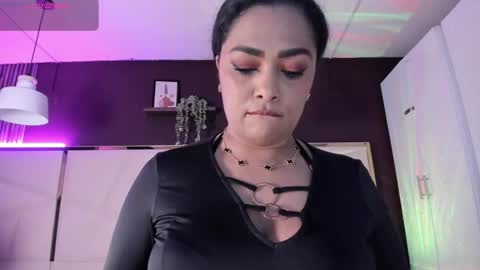 Snapshot of inndrahot chatting on 11-17-25, 04:18 Indra online show from 11-17-25, 04:18