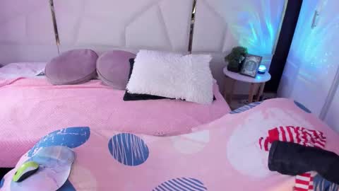 Snapshot of inndrahot chatting on 11-21-25, 01:15 Indra online show from 11-21-25, 01:15