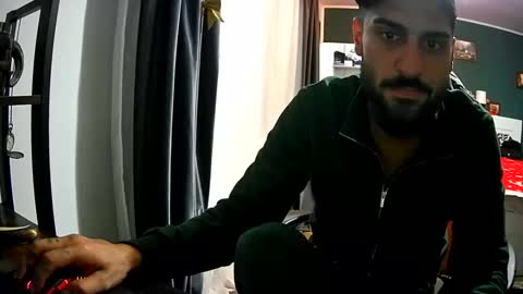 Snapshot of innes_russel chatting on 10-22-25, 05:02 Innes online show from 10-22-25, 05:02