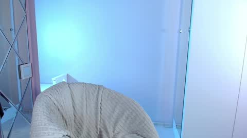 Lina online show from 12-19-24, 11:18