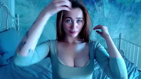 Lina online show from 10-15-25, 01:33