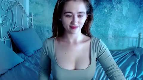 Lina online show from 10-31-25, 01:17