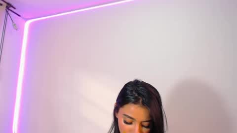 Snapshot of innocent_fox chatting on 02-21-25, 09:32 Abril online show from 02-21-25, 09:32