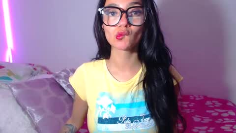 Snapshot of innocent_fox chatting on 10-05-25, 05:39 Abril online show from 10-05-25, 05:39