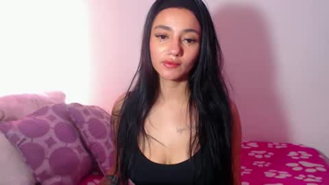 Snapshot of innocent_fox chatting on 11-26-25, 08:43 Abril online show from 11-26-25, 08:43