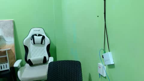 Reign online show from 02-12-26, 01:55