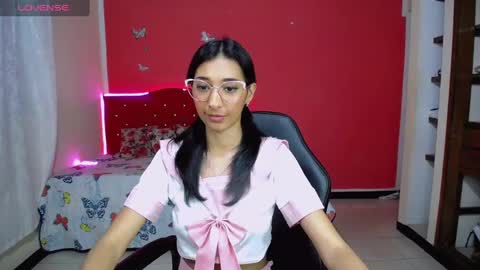 Snapshot of inocent_luna chatting on 01-27-25, 12:12 Luna moon online show from 01-27-25, 12:12