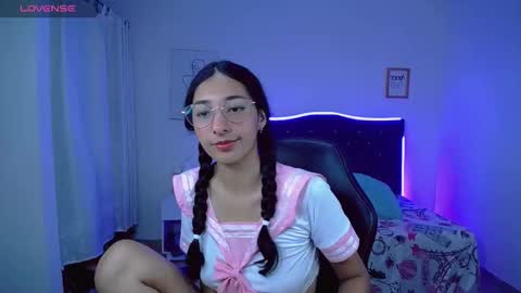 Snapshot of inocent_luna chatting on 11-29-25, 04:26 Luna moon online show from 11-29-25, 04:26