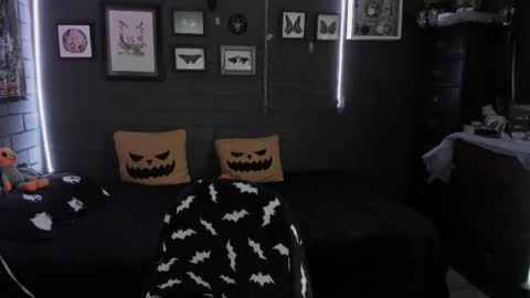   SANIA  online show from 12-17-25, 05:08