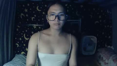 Snapshot of insulting_whoreifica chatting on 11-17-25, 09:26 MAXINE online show from 11-17-25, 09:26