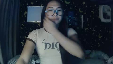 Snapshot of insulting_whoreifica chatting on 12-14-25, 06:19 MAXINE online show from 12-14-25, 06:19