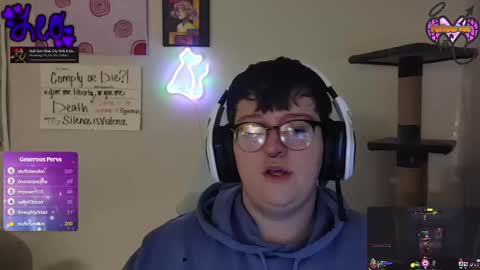 Snapshot of intentkitten chatting on 03-07-26, 05:48 Reigning Leo online show from 03-07-26, 05:48