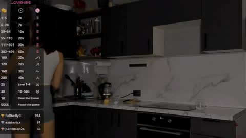 Snapshot of internetsexplorer chatting on 12-21-24, 02:19 Bernadette Join online show from 12-21-24, 02:19