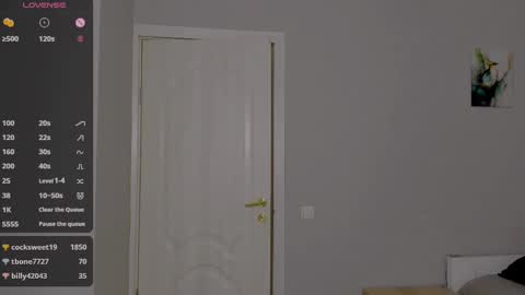 Snapshot of internetsexplorer chatting on 02-18-25, 01:22 Bernadette Join online show from 02-18-25, 01:22