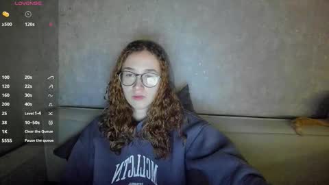 Snapshot of internetsexplorer chatting on 02-01-26, 04:33 Bernadette Join online show from 02-01-26, 04:33