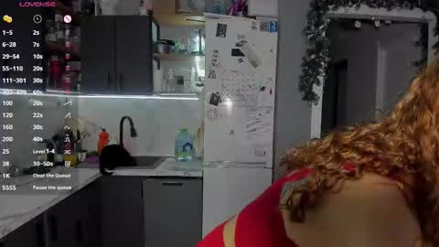 Snapshot of internetsexplorer chatting on 02-04-26, 08:47 Bernadette Join online show from 02-04-26, 08:47