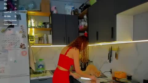 Snapshot of internetsexplorer chatting on 02-05-26, 11:37 Bernadette Join online show from 02-05-26, 11:37