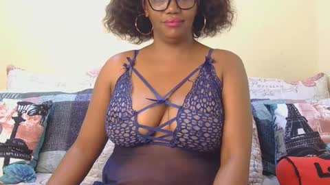 Snapshot of intimacysexy chatting on 05-08-26, 02:06 boniswa caroline online show from 05-08-26, 02:06