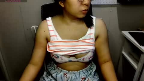 Snapshot of introvertshytype_2011 chatting on 01-12-25, 06:06 Introvertshytype 2011 online show from 01-12-25, 06:06